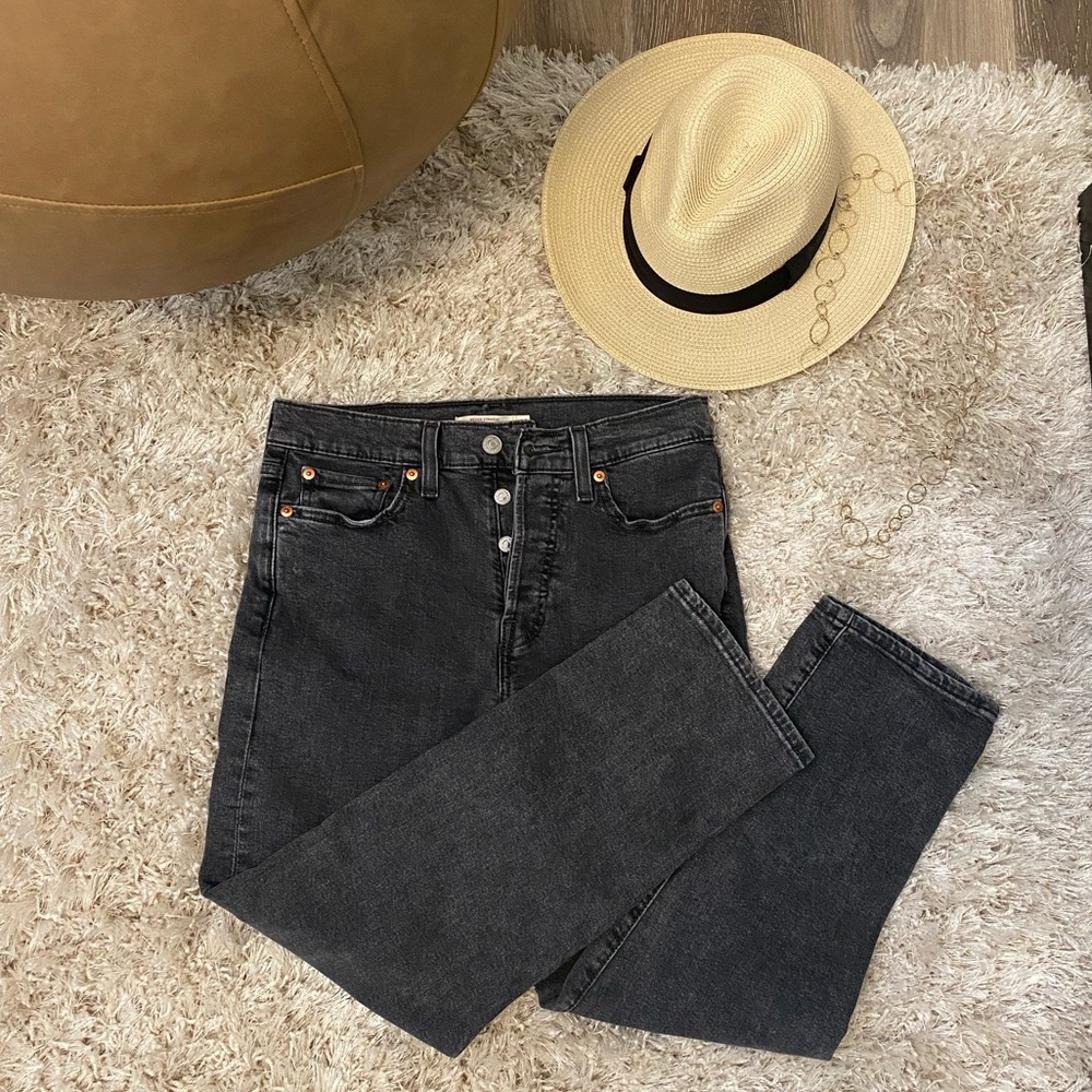 Levis high rise straight cropped jeans size 28
